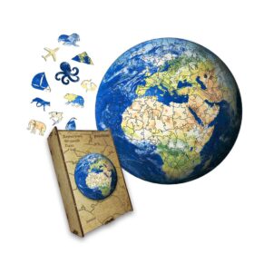 Drvene puzzle u drvenoj kutiji zemlja
